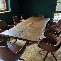 Kundenprojekt: Tisch aus einer exklusiven Eichenplatte aus einem Stück gewachsen!